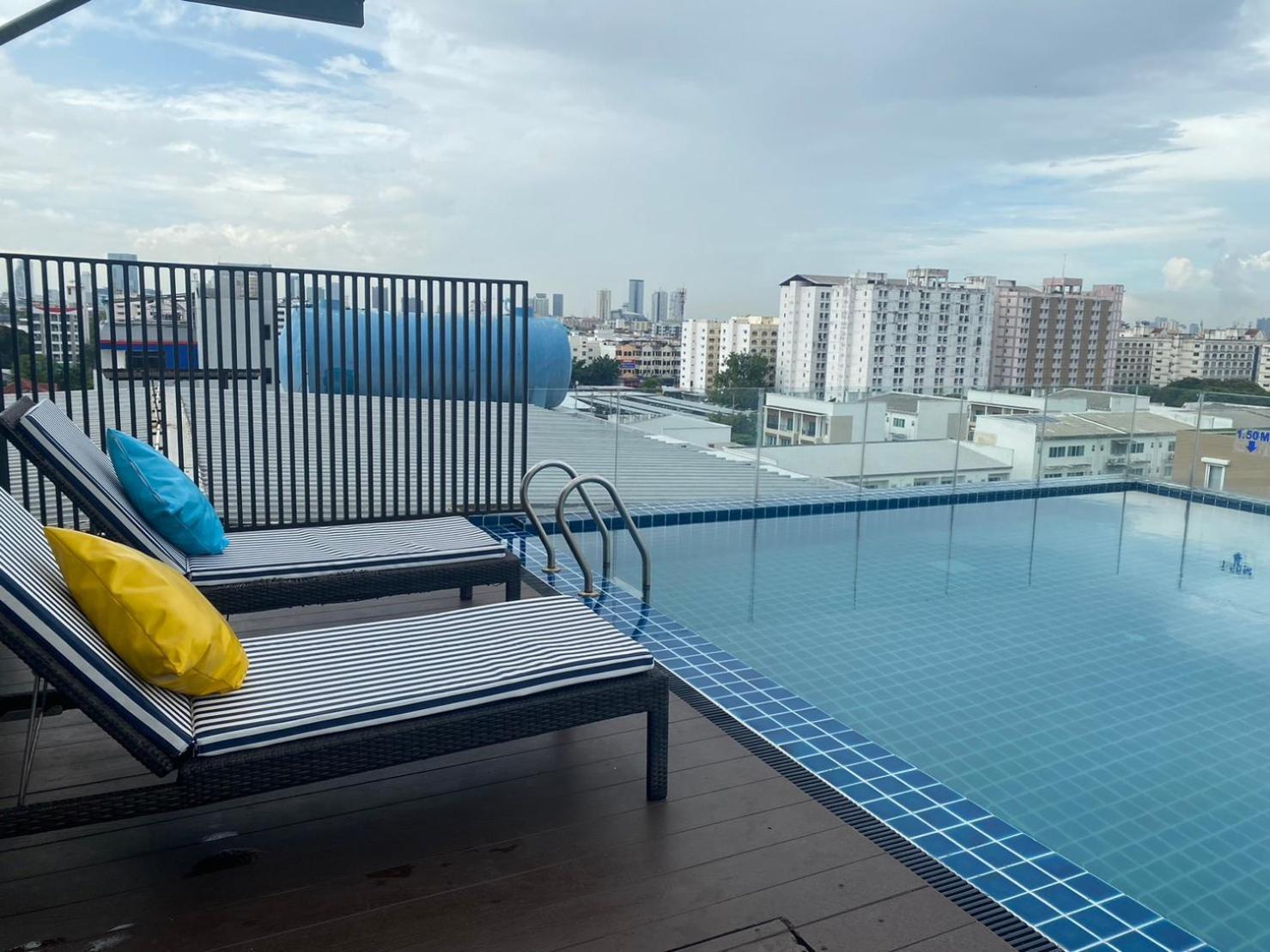 Solace At Srinakarin Hotel Bangkok Eksteriør billede